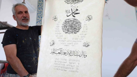 Hat ustası, 28 yıldır küçük fırçası ile 100'ün üzerinde cami süsledi