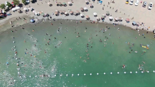 Hazar Gölü'ndeki plajlar Ege ve Akdeniz'i aratmıyor