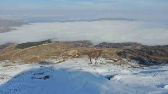 Hazar Gölü sis denizinde kayboldu, ortaya eşsiz görüntüler çıktı