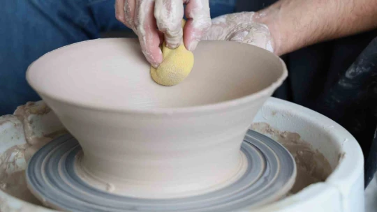 Hem stres atıyor hem de meslek öğreniyorlar