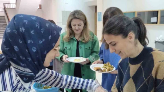 Hemşirelik bölümü öğrencilerinden köy okullarına destek