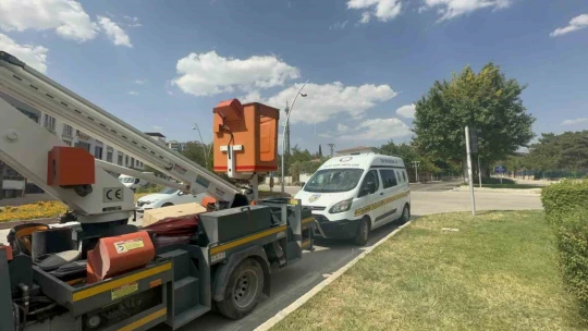 Hırsızlar kavşak kontrol cihazını çaldı