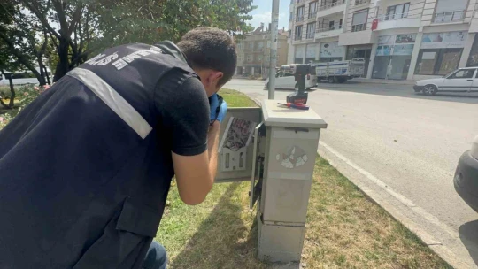 Hırsızlar kavşak kontrol cihazını çaldı