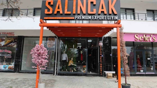 Hırsızlığın bu kadarına da pes: Müşteri gibi önce denediler sonra çaldılar