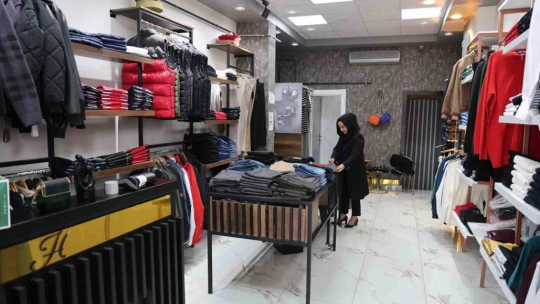 Hırsızlığın bu kadarına da pes: Müşteri gibi önce denediler sonra çaldılar