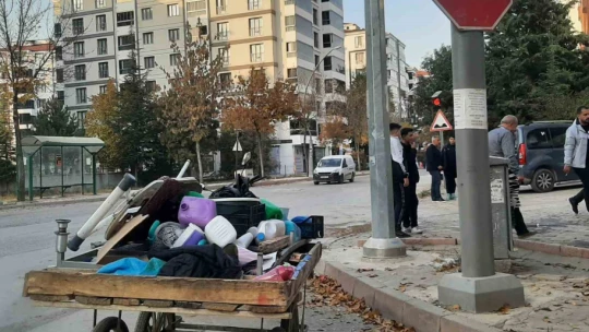 Hurdacılık yapan hasta kadın eşine, torununa ve çocuklarına bakıyor