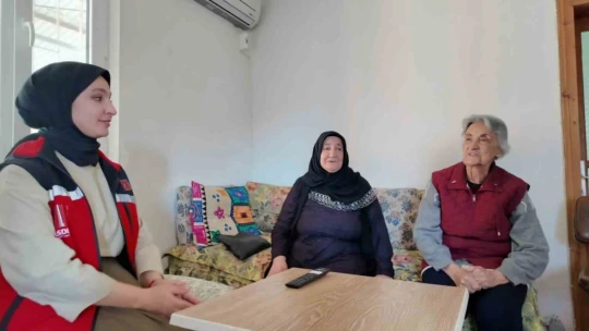 Huzurevi sakinleri, doğup büyüdükleri yerlerde çocukluk hatıralarını anlattı