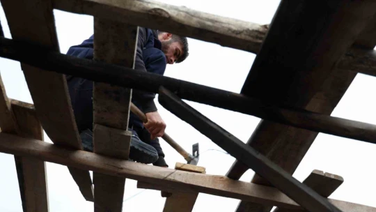 İHA'nın haberi ses getirdi: Barakada yaşayan ailenin yardımına Elazığ Belediyesi yetişti