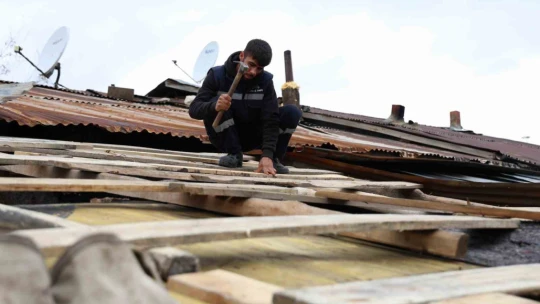 İHA'nın haberi ses getirdi: Barakada yaşayan ailenin yardımına Elazığ Belediyesi yetişti