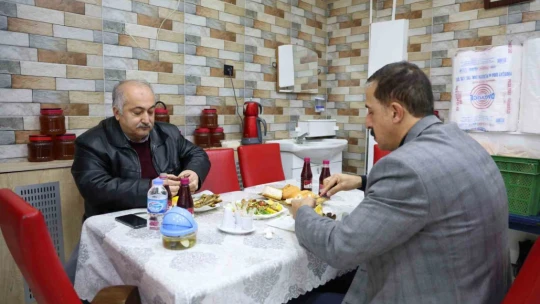 İki kardeş sırt sırta verdi, 'balık' teknesi açtı