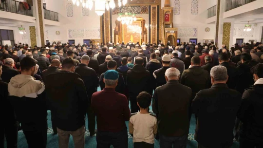 İlk teravih namazında camiler doldu