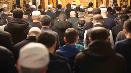 İlk teravih namazında camiler doldu