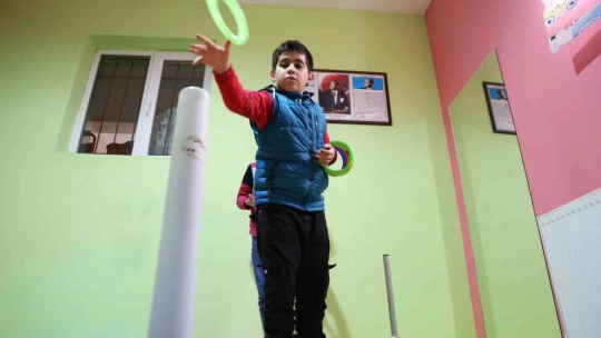 İlk ve ortaokul öğrencilerinden, 'Sevgiye Engel Yok' etkinliği