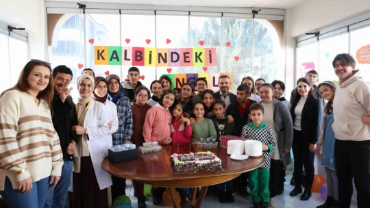 İlk ve ortaokul öğrencilerinden, 'Sevgiye Engel Yok' etkinliği