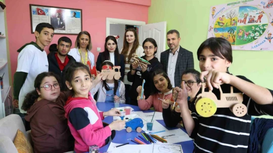 İlk ve ortaokul öğrencilerinden, 'Sevgiye Engel Yok' etkinliği