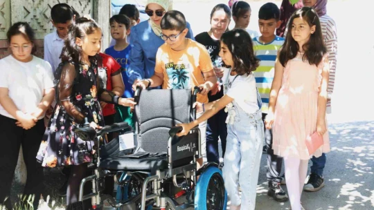 İlkokul öğrencilerinden anlamlı davranış: Mezuniyet balosu yerine arkadaşlarını sevindirdiler