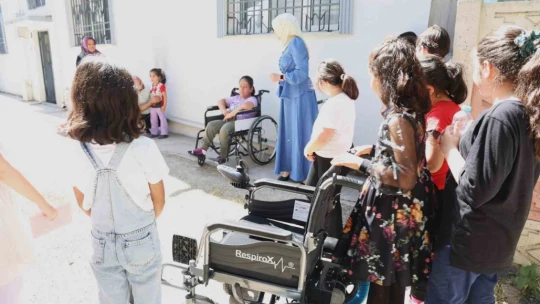 İlkokul öğrencilerinden anlamlı davranış: Mezuniyet balosu yerine arkadaşlarını sevindirdiler