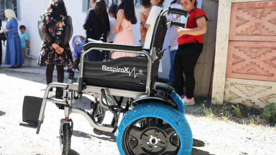 İlkokul öğrencilerinden anlamlı davranış: Mezuniyet balosu yerine arkadaşlarını sevindirdiler