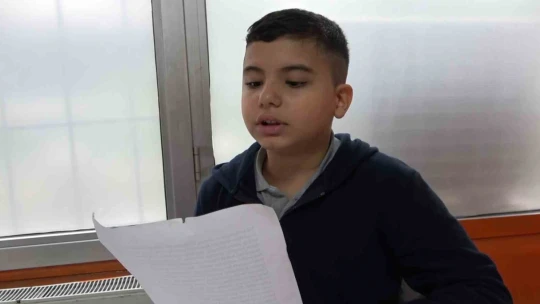 İlkokul öğrencisinin sözleri, görme engelli dernek başkanını duygulandırdı