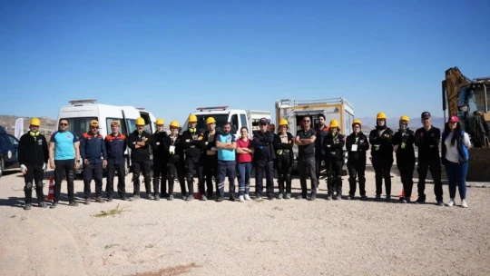 İpekyolu'nda 60 gönüllü ile gerçeği aratmayan deprem tatbikatı