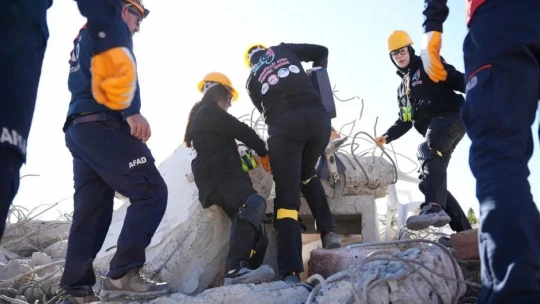 İpekyolu'nda 60 gönüllü ile gerçeği aratmayan deprem tatbikatı