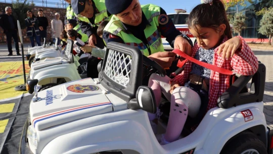 Jandarmadan okul öncesi öğrencilerine trafik eğitimi
