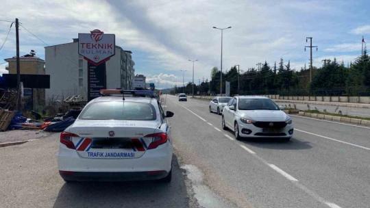 Jandarmadan özel denetim: 860 araç kontrol edildi