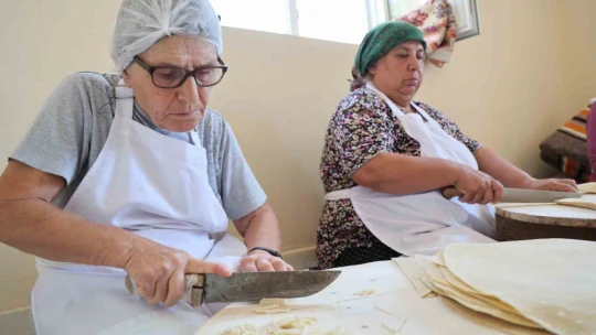 Kadınlar kurdukları kooperatifte hem sosyalleşiyor hem de ekonomilerine katkı sağlıyor