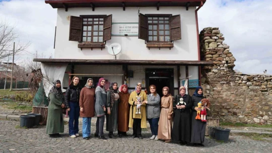 Kadınların el emekleri aile ekonomilerine katkı sağlıyor