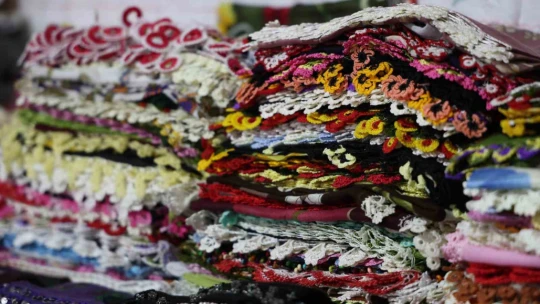 Kadınların el emekleri aile ekonomilerine katkı sağlıyor