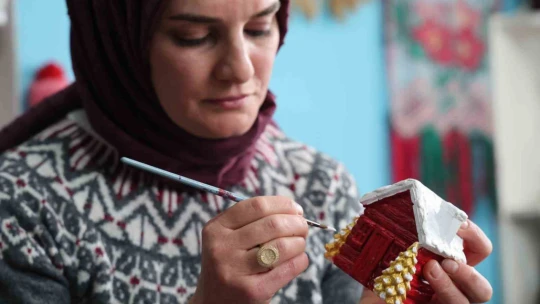 Kadınların el emekleri aile ekonomilerine katkı sağlıyor