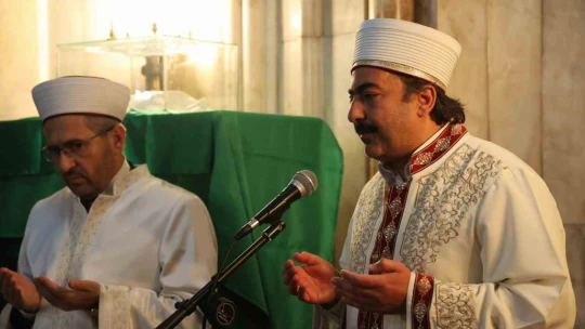 Kadir Gecesinde camiler doldu taştı