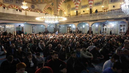 Kadir Gecesinde camiler doldu taştı