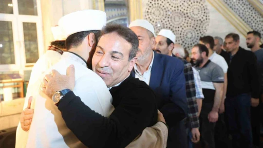 Kadir Gecesinde camiler doldu taştı