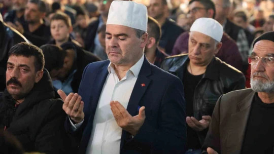 Kadir Gecesinde camiler doldu taştı