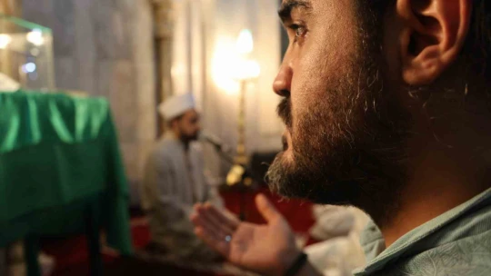 Kadir Gecesinde camiler doldu taştı