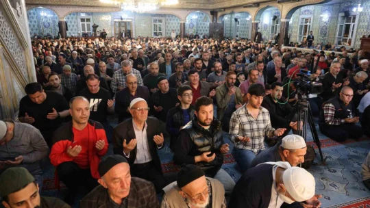 Kadir Gecesinde camiler doldu taştı