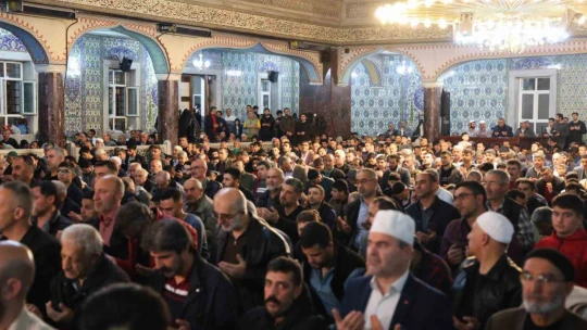 Kadir Gecesinde camiler doldu taştı