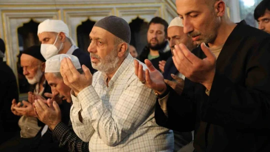 Kadir Gecesinde camiler doldu taştı