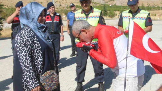 Kahraman Polis Fethi Sekin anısına bin 500 kilometre pedal çevirdi