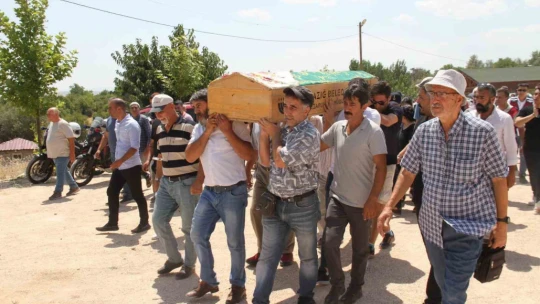 Kandıra Cezaevi'nde tutuklu bulunan Kışanak, ablasının cenaze törenine katıldı