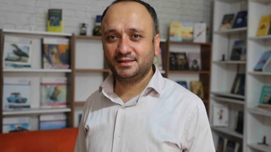 Kardeşlik duygusu artsın diye Türkiye'nin dört bir yanına kitap gönderiyor