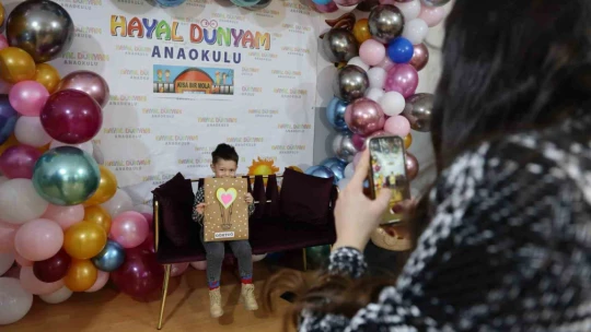 Karnelerini alan anaokulu öğrencileri, harçlıklarını hasta çocuklara bağışladı