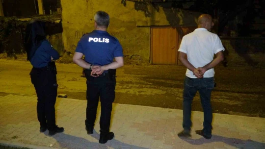 Kavgayı ayırırken pompalı tüfekle vuruldu