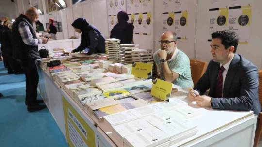 Kaymakam 'yazar' olarak fuara katıldı, öğrenciler şaşırdı