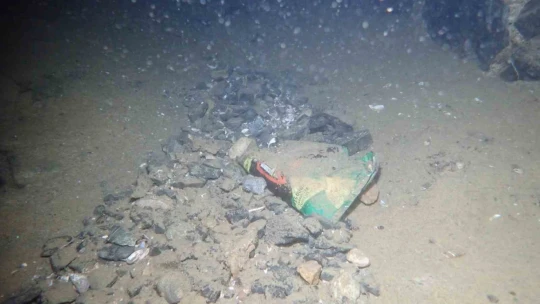 Keban Baraj Gölü'ndeki kirlilik su altı kamerası ile görüntülendi