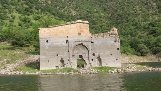 Keban Baraj Gölünde bir ilk: Su üzerinde 9 saatte 200 kilometre yol yaptılar