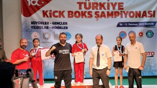 Kick Boks'ta Elazığ rüzgarı