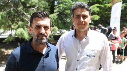 Kırsaldaki öğrenciler teleskopla güneşi gözlemledi, motor pervaneli maket uçak üretti