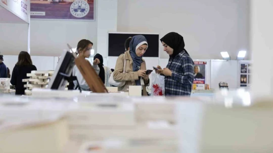 Kitap fuarını 9 günde 1 milyon kişi ziyaret etti
